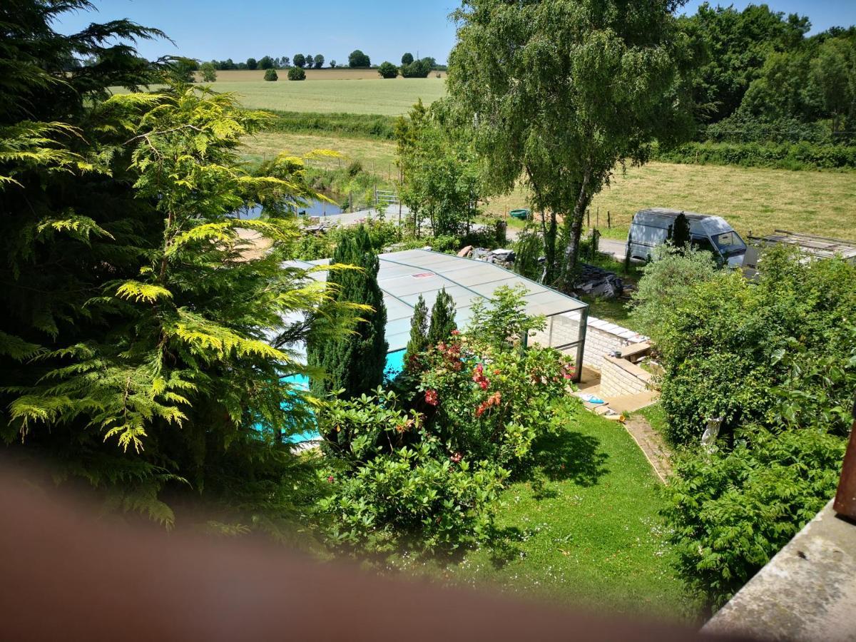 Au Jardin Fleuri Bed & Breakfast Secondigny Exterior photo