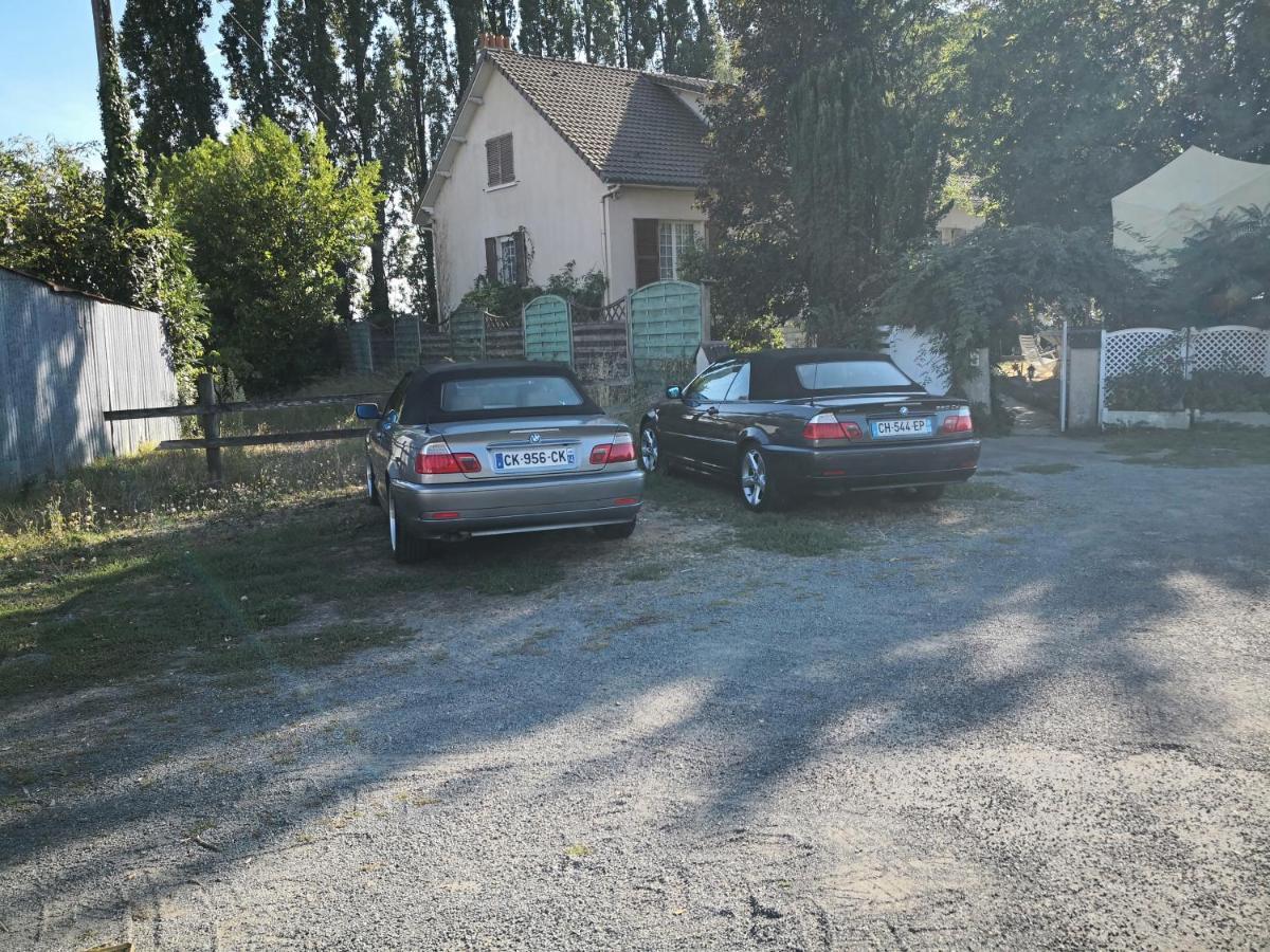 Au Jardin Fleuri Bed & Breakfast Secondigny Exterior photo